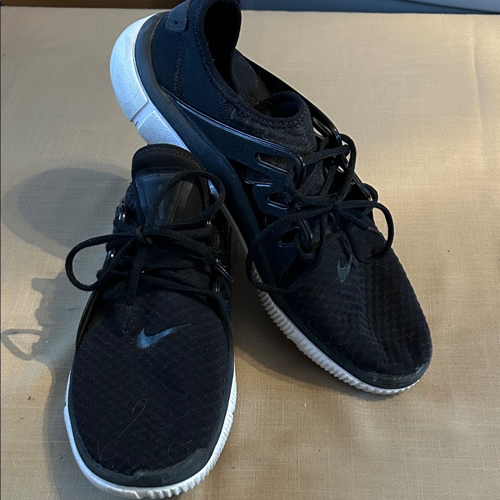 Pre-loved Nike Black Athletic Shoes with White Accents